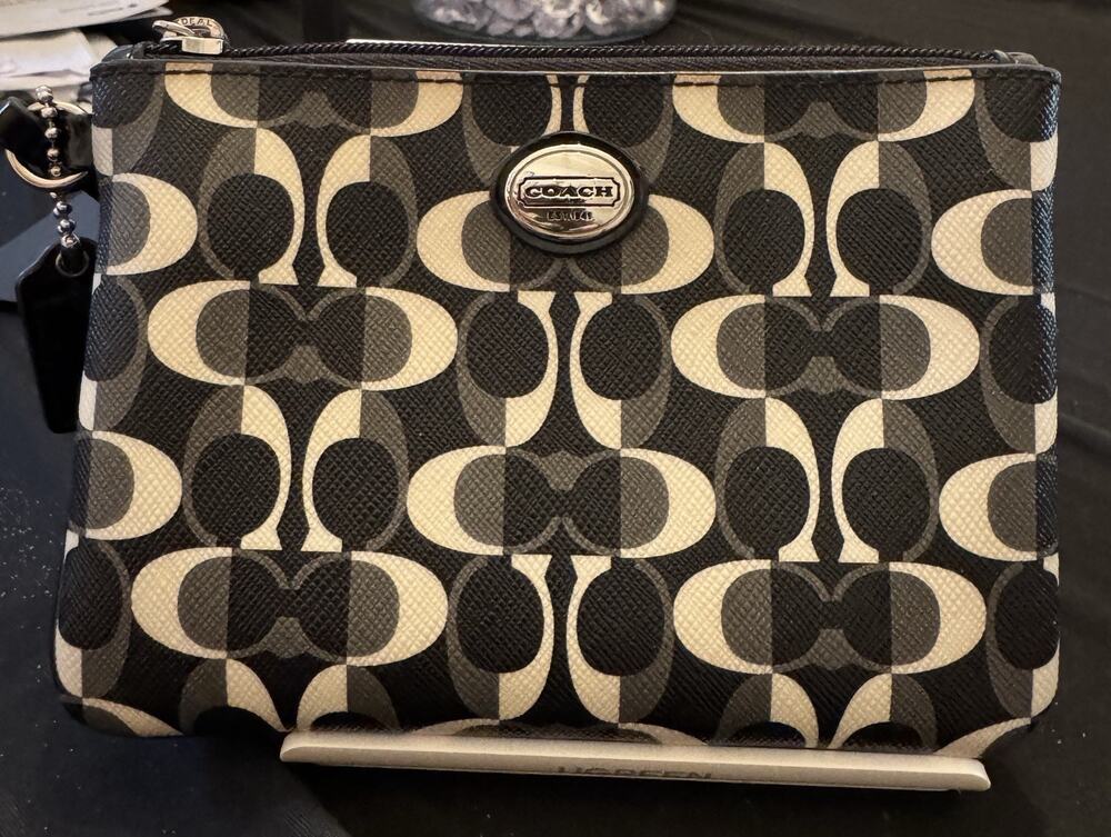 Coach Peyton Dream C Small Wristlet EUC!